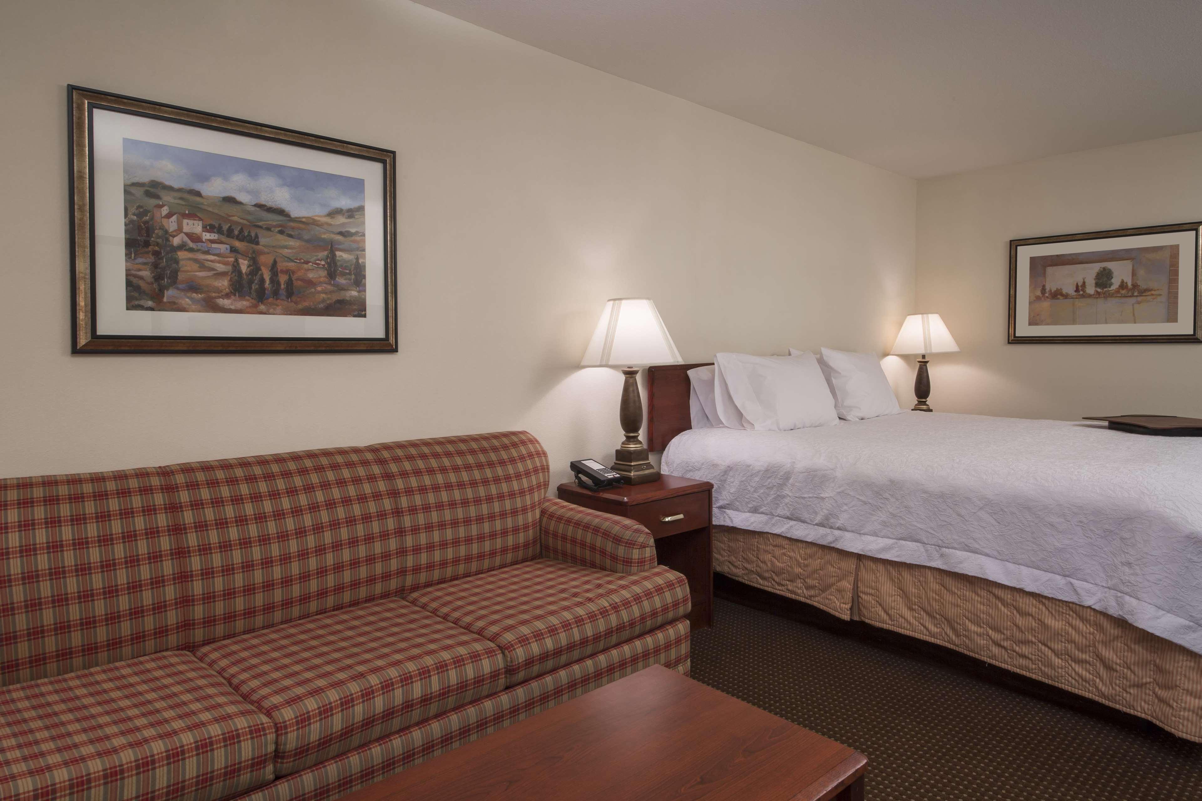 Hotel Hampton Tracy