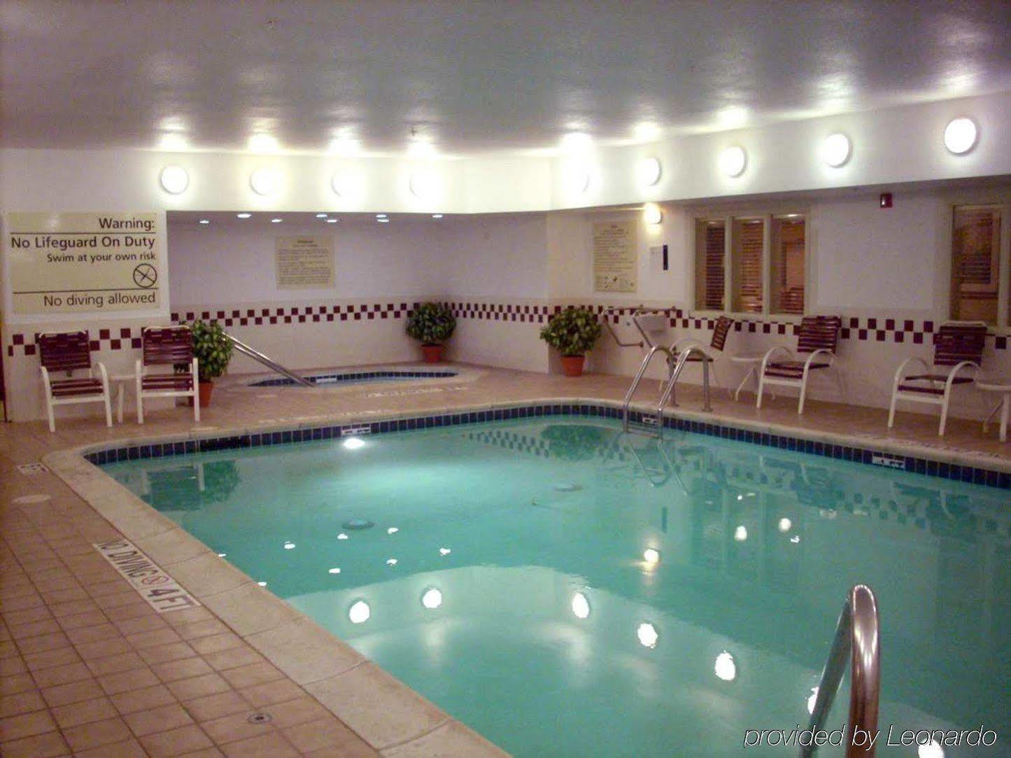Hotel Hampton Tracy
