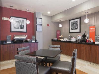 Hotel Hampton Tracy